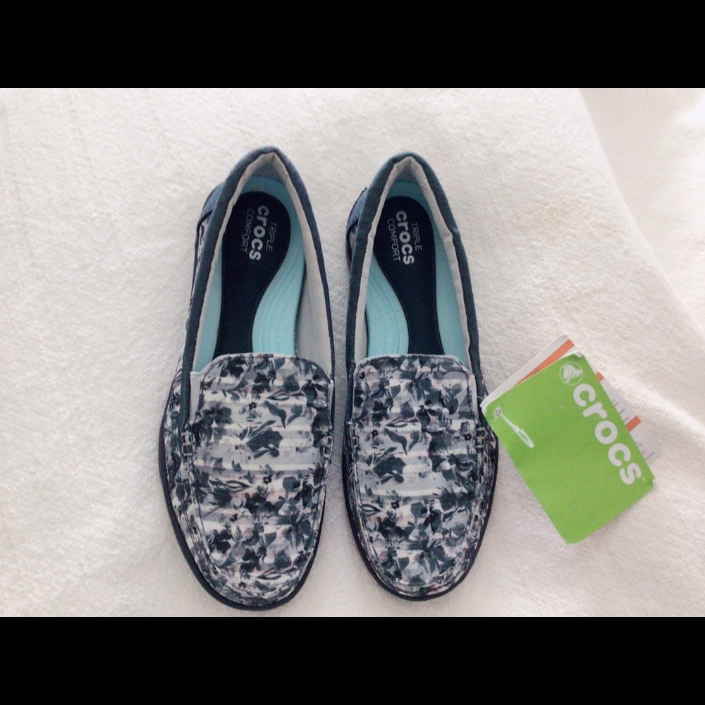 Crocs casual shoe with floral design
